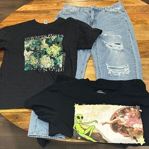 SUPER COMBO: 2 T-Shirts + Light Ripped Jeans 👕👕👖